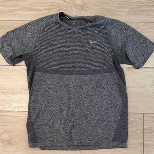 Nike Men’s Heather Dark Gray Short Sleeve Athletic Tee